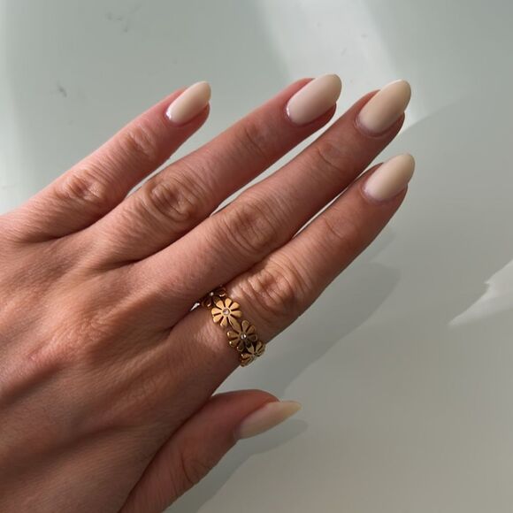 Gold Floral Ring A1108 - Picture 3 of 5